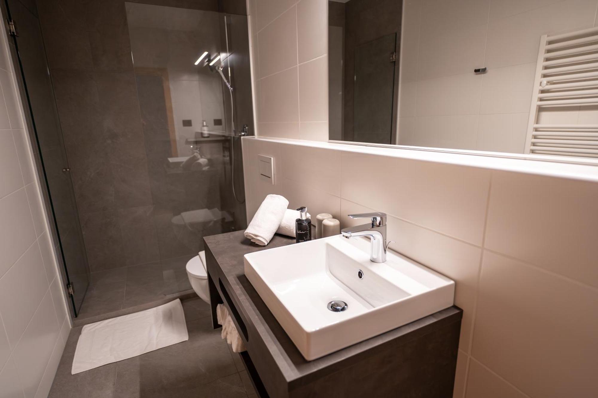Self Service Hotel Schnalser Hof Naturns Room photo