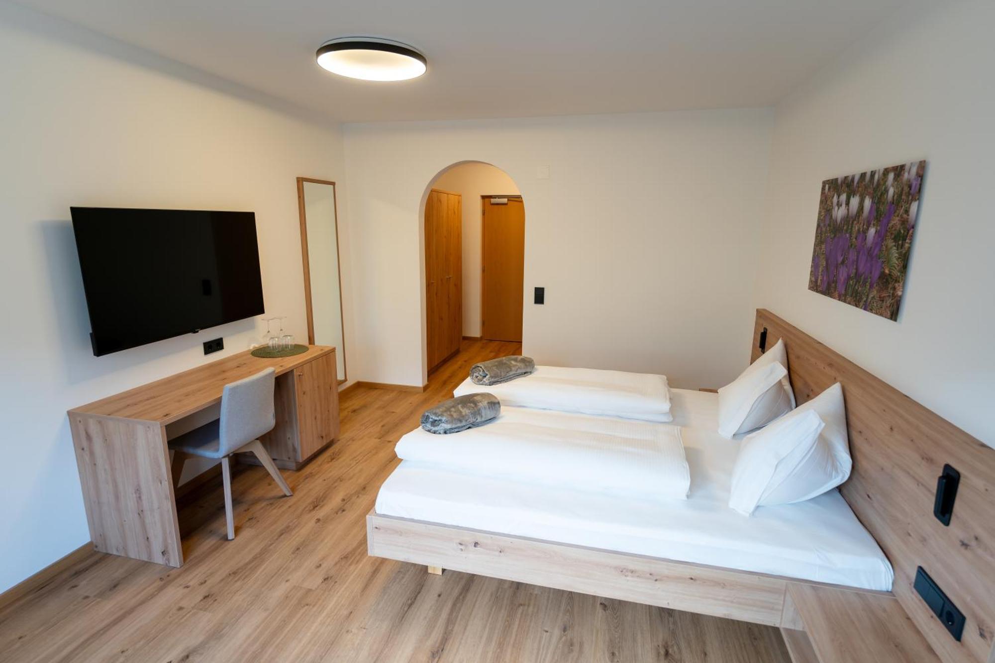 Self Service Hotel Schnalser Hof Naturns Exterior photo