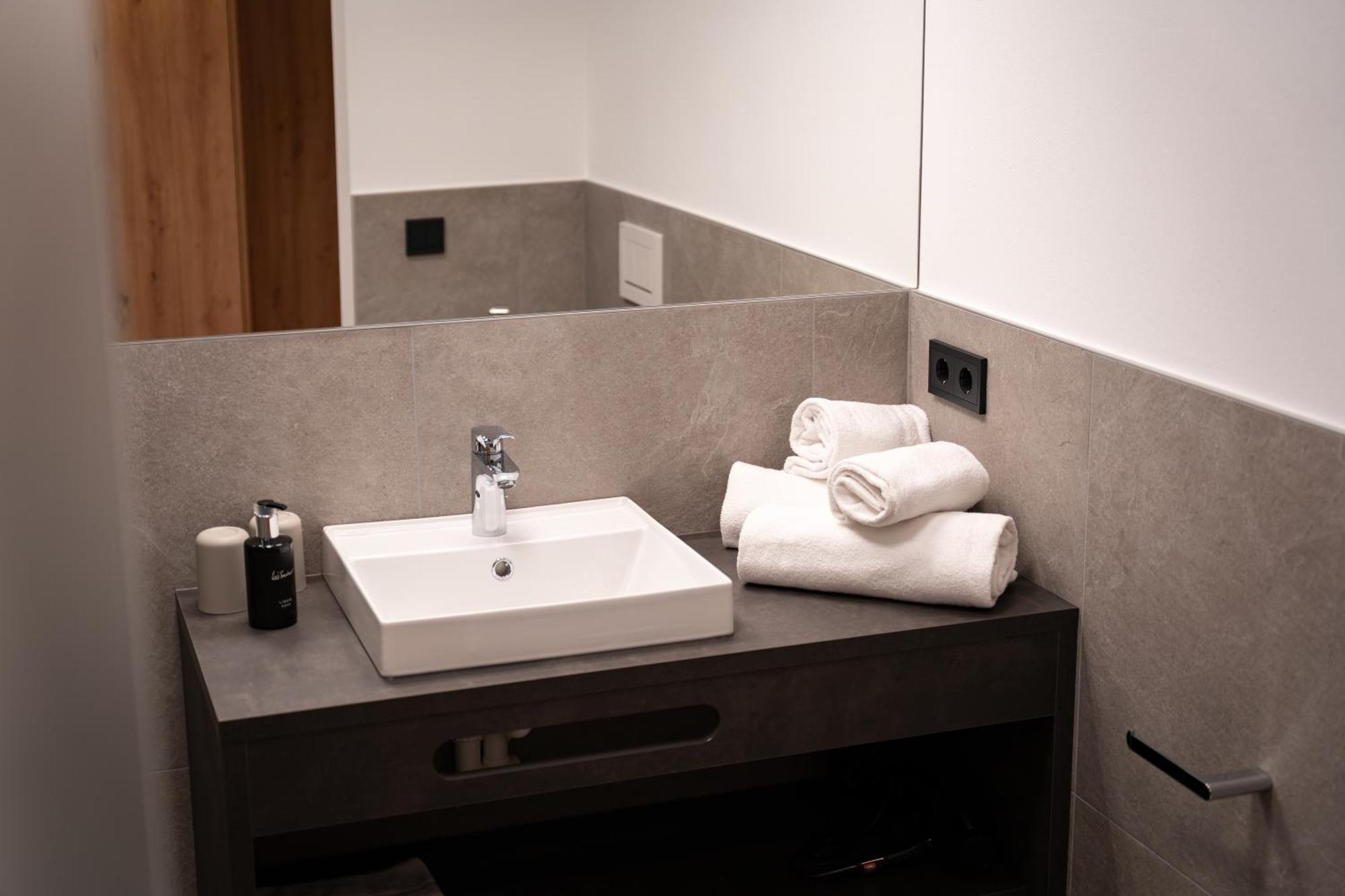Self Service Hotel Schnalser Hof Naturns Exterior photo