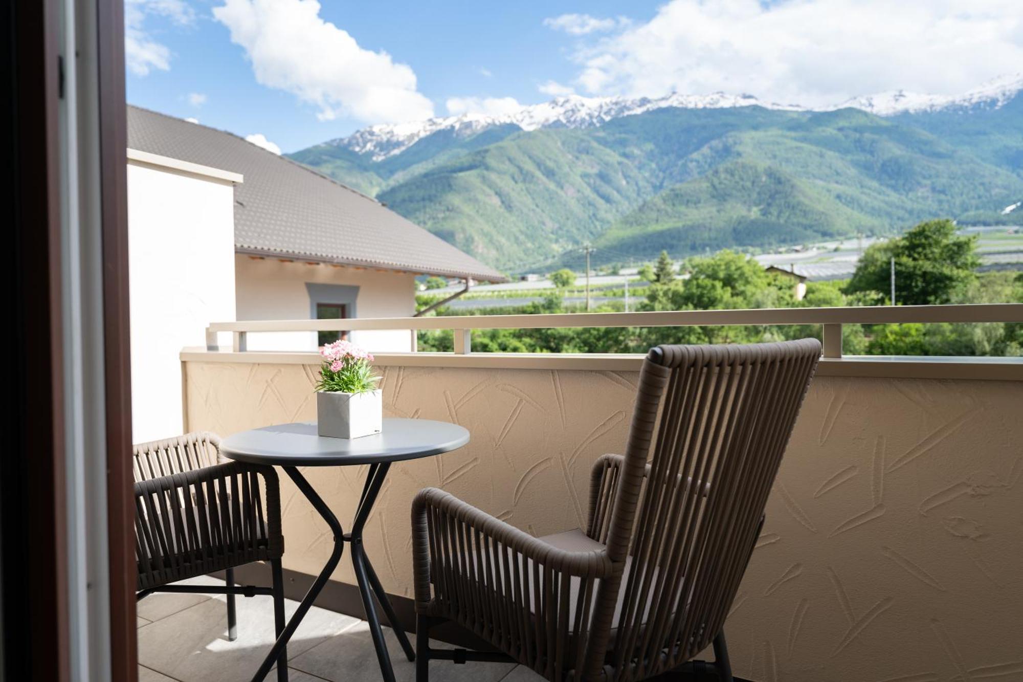 Self Service Hotel Schnalser Hof Naturns Exterior photo