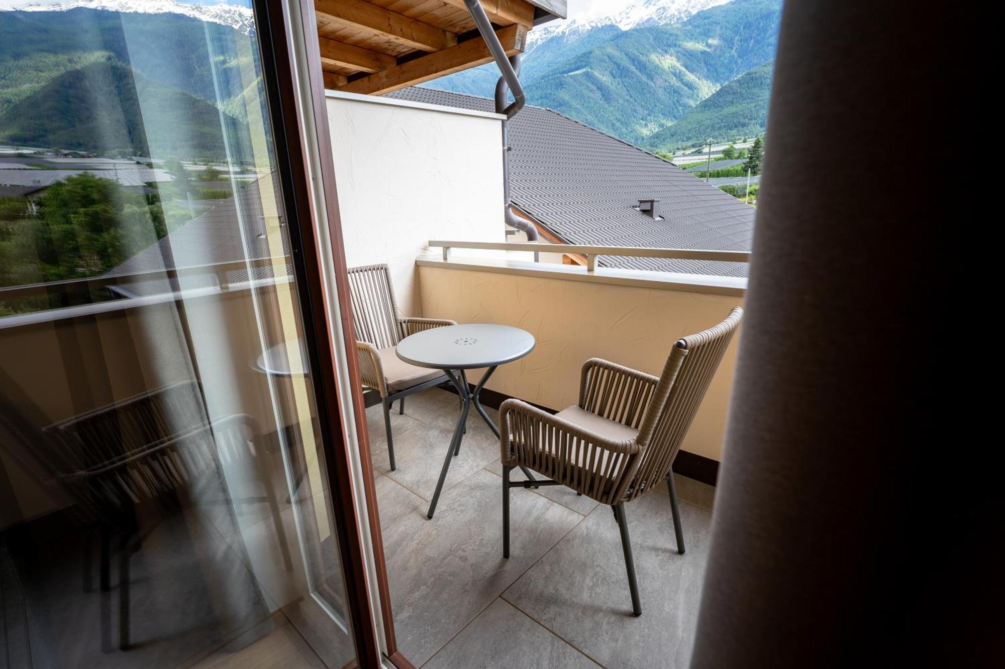 Self Service Hotel Schnalser Hof Naturns Exterior photo