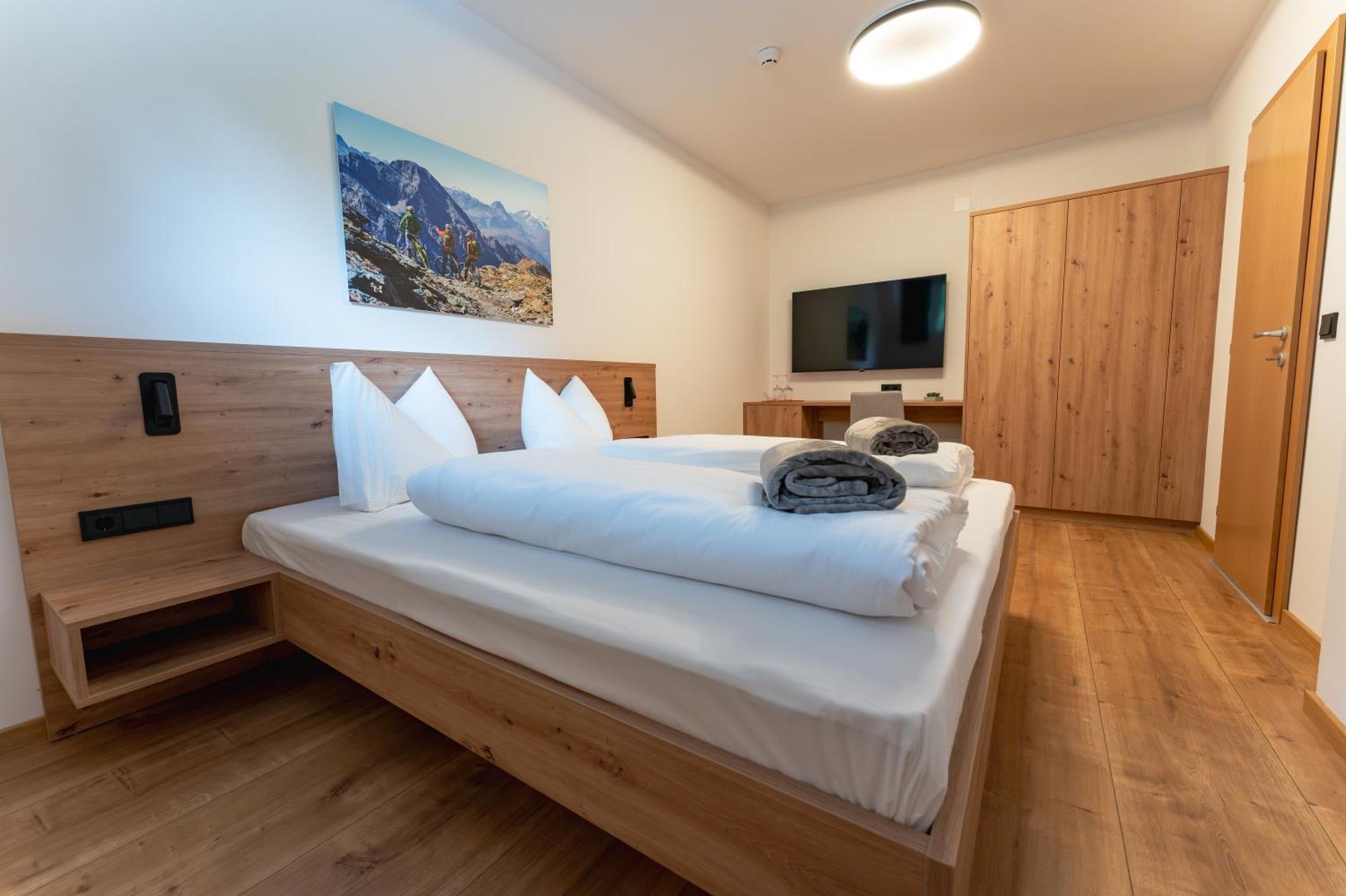 Self Service Hotel Schnalser Hof Naturns Exterior photo