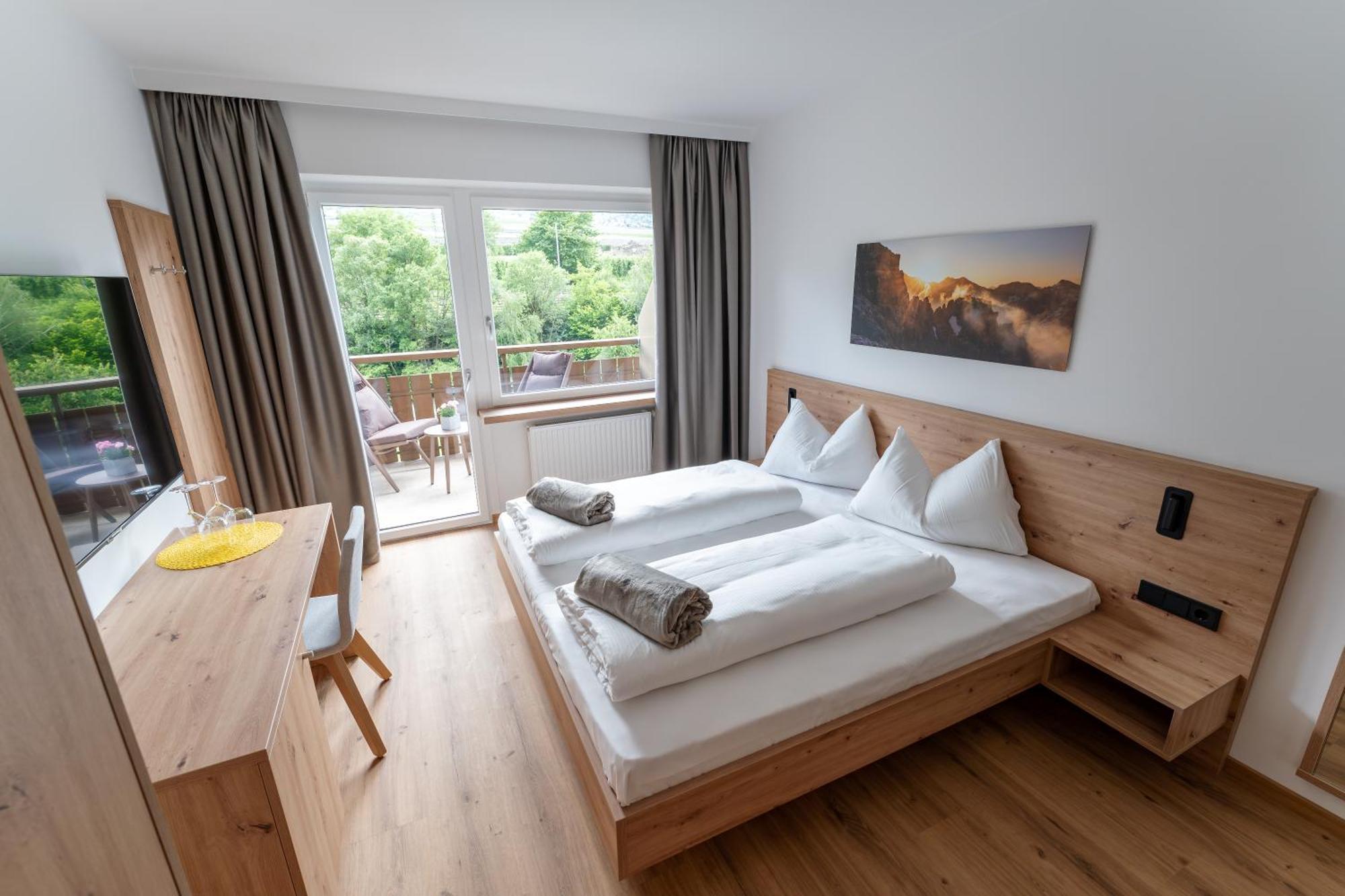 Self Service Hotel Schnalser Hof Naturns Room photo